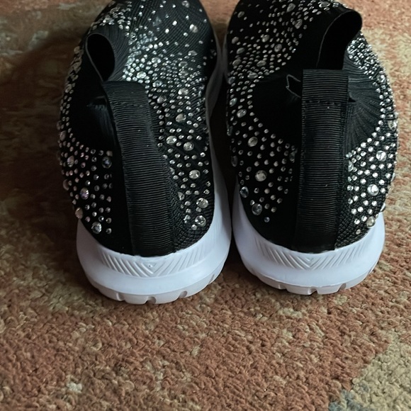 Women’s size 40 black studded pull on shoes - Picture 4 of 6